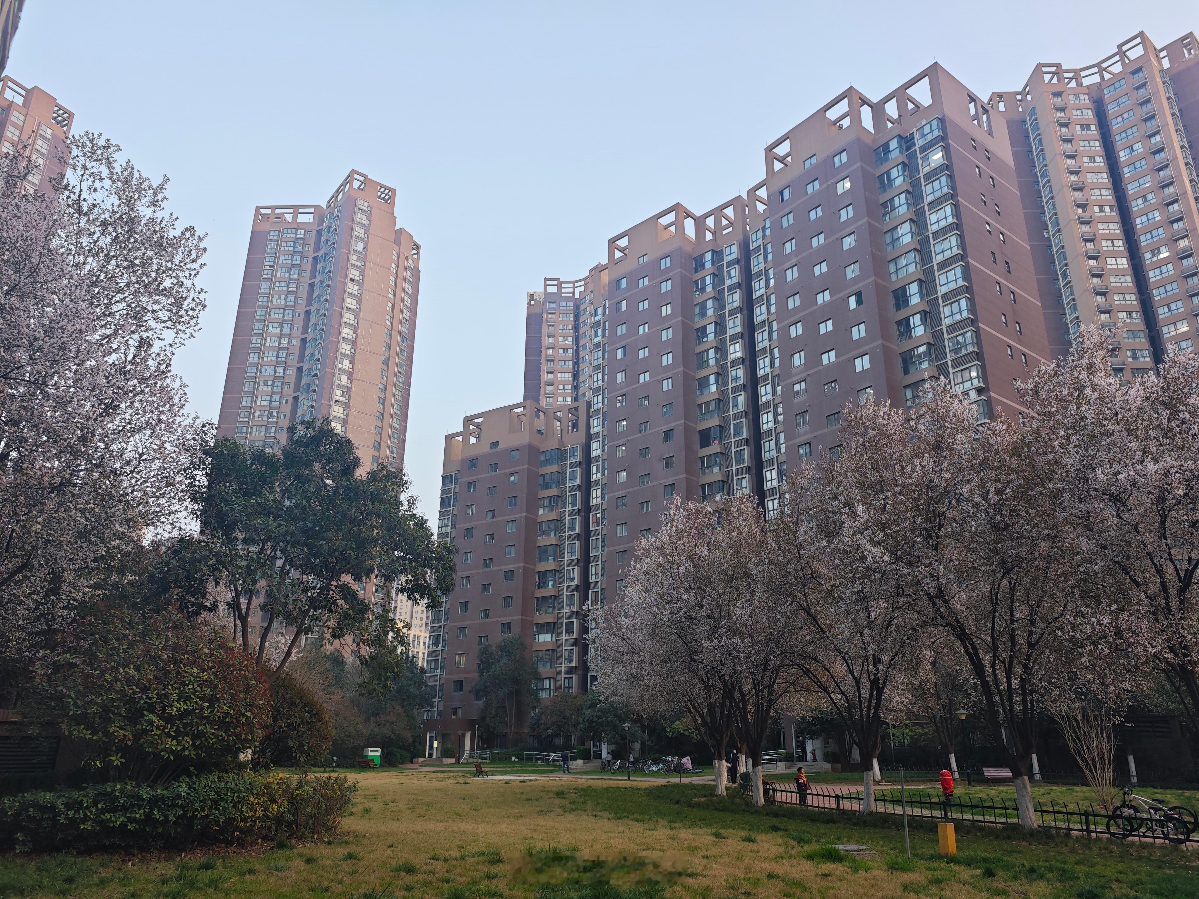 【北京4月二手房网签超1.6万套】北京二手房成交创5年同期新高继“金三”北京二