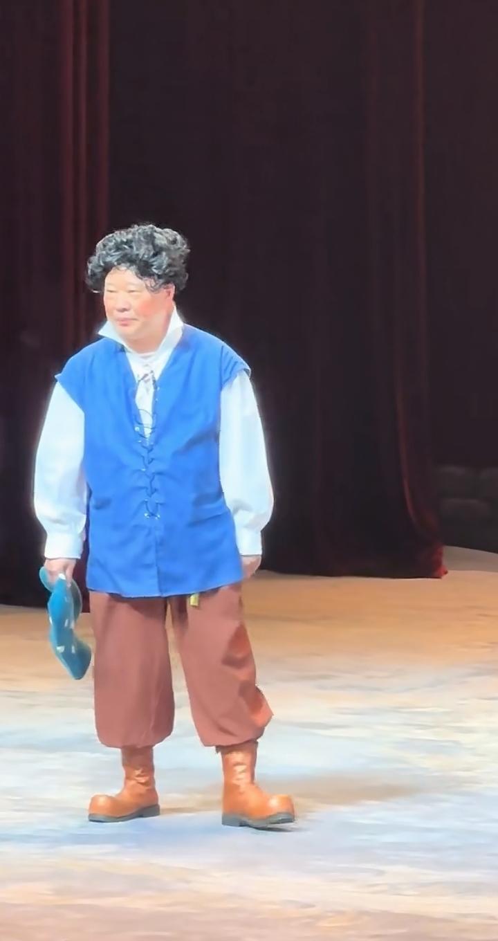 郭德纲“演”京剧，就是瞎扯淡胡搞笑！刚看到一段郭德纲最新的京剧片段，他饰演一