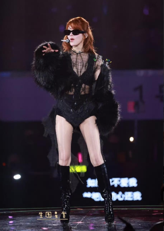 赵露思那场成都生日会，说白了就是一场精心策划的“登基大典”，根本不是什么粉丝同乐