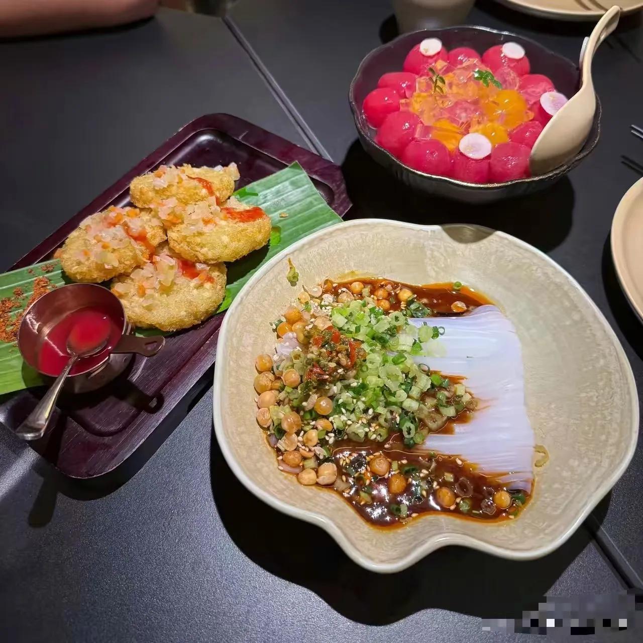 麻六记，一点都不好吃。每个人的口味不一样，千人难调重口味，你觉得不好吃，人家觉得