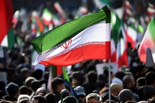 伊朗传来新消息！2026年4月15日，伊朗扔出了一颗让全世界都傻眼的“精神核