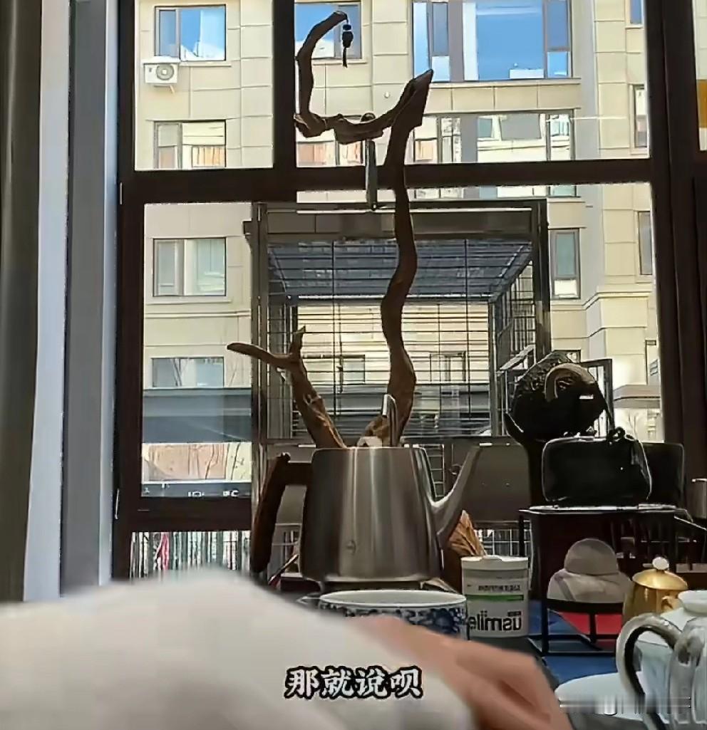 T佑回应给王小源、刘一手各1000万签约费的原因：不希望他俩出去给人当弟弟，其实