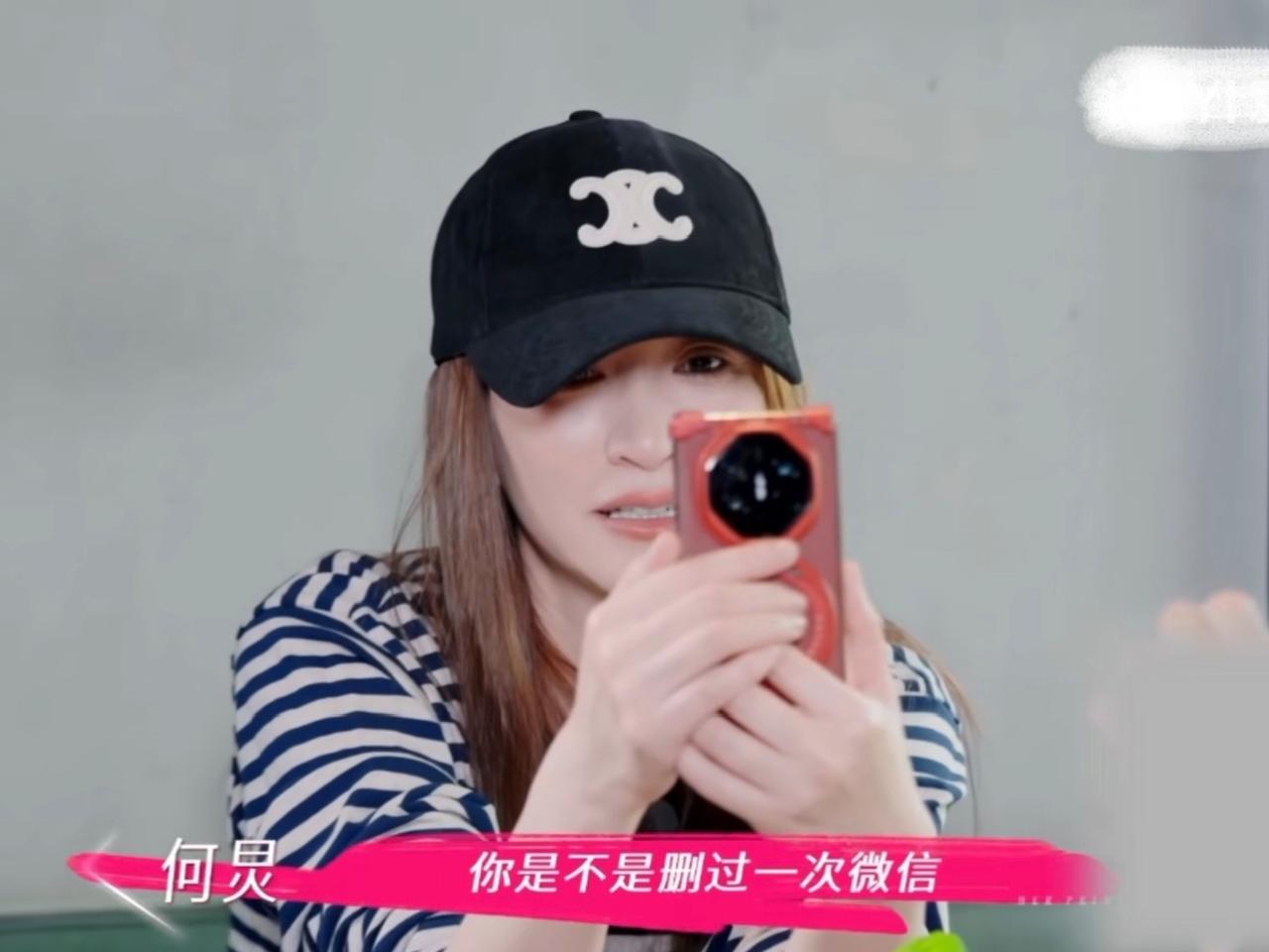 李小冉自己知道误删何炅后为什么不马上加回来？明明最近上了这么多次湖南卫视了，不至