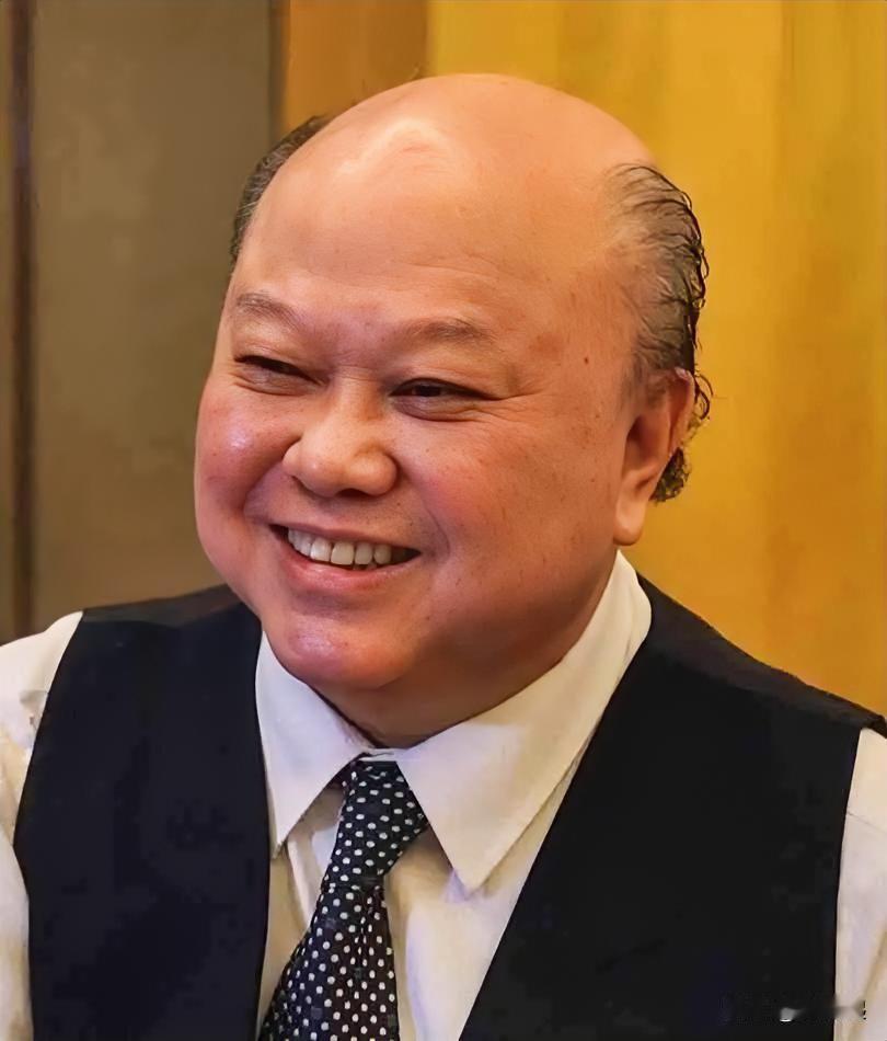 新党主席李胜峰说，我翻遍所有的资料，没有发现菲律宾跟日本有专属经济区的冲突，几十
