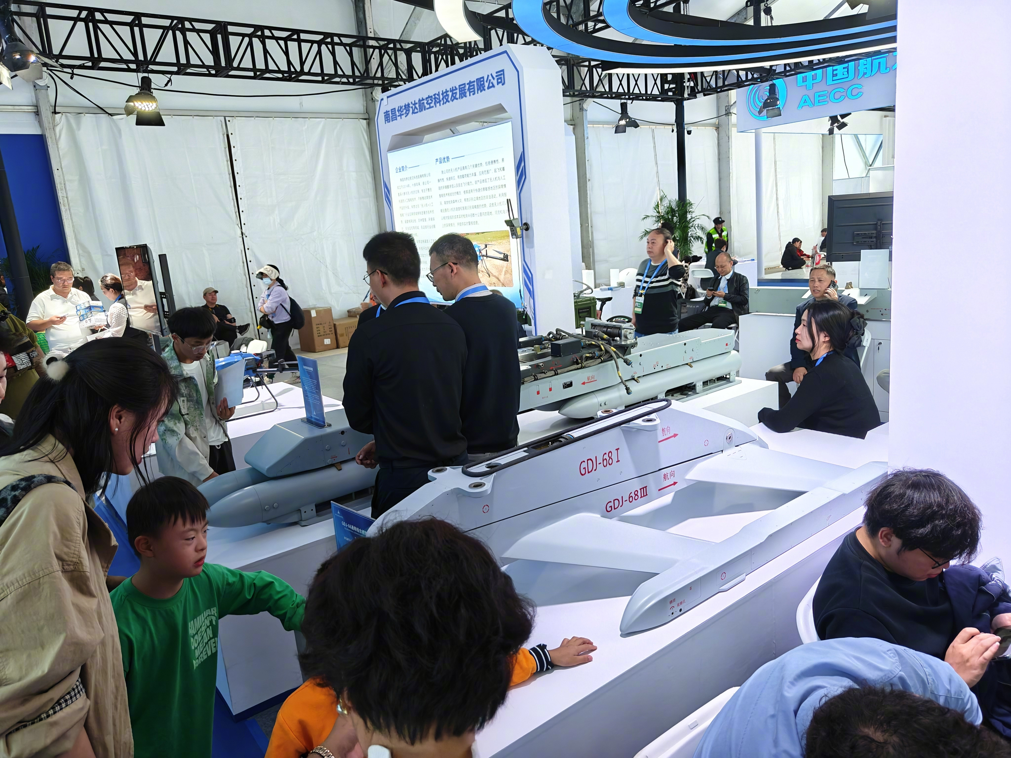 航空君航空科普难得一见专业挂架制造商。航空创作计划烽火问鼎计划​​