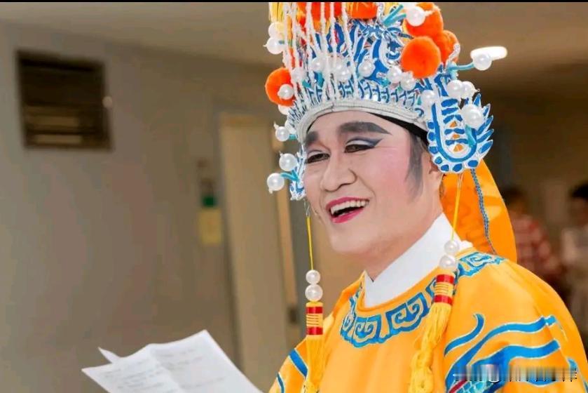 中秋出奇招，李四川大突破晒歌仔戏皇帝扮相​中秋佳节，蓝营新北候选人李四川除了