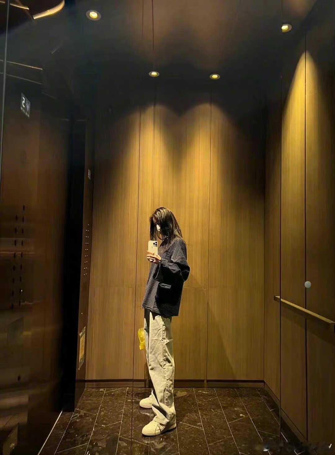 angelababyangelababy你是我荒芜心田里的一抹月光，温柔了每