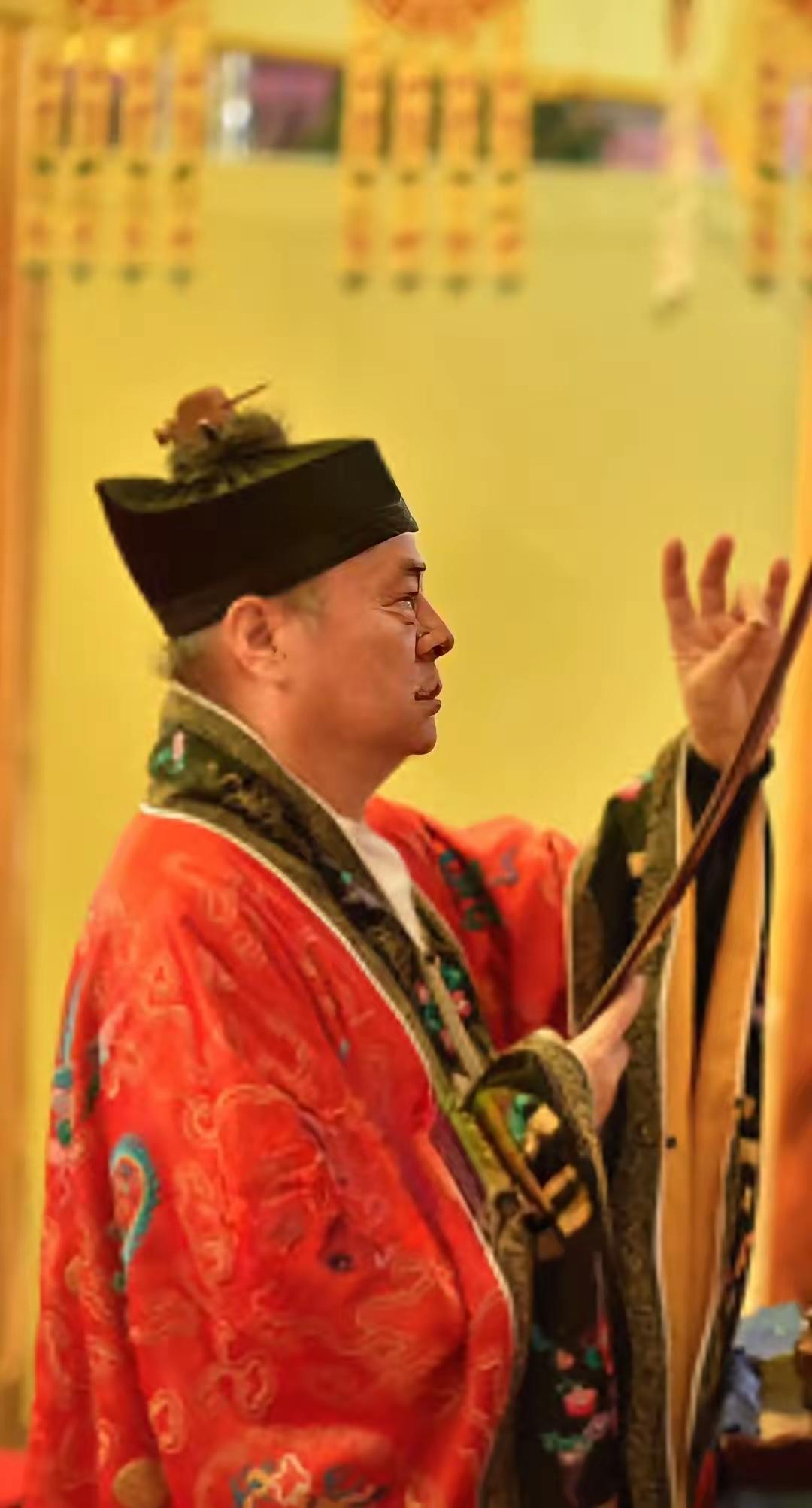 1982年，张高澄还是浙江大学的一名普通教师，怀着知识分子特有的怀疑态度，前去拜