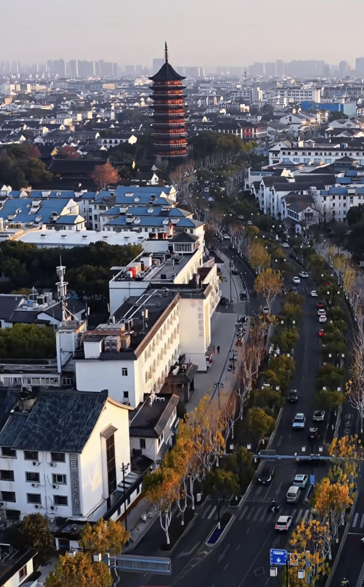 这是最不像“市中心”的城市中心区。在苏州市中心溜达一圈，就会发现这儿和别的城市