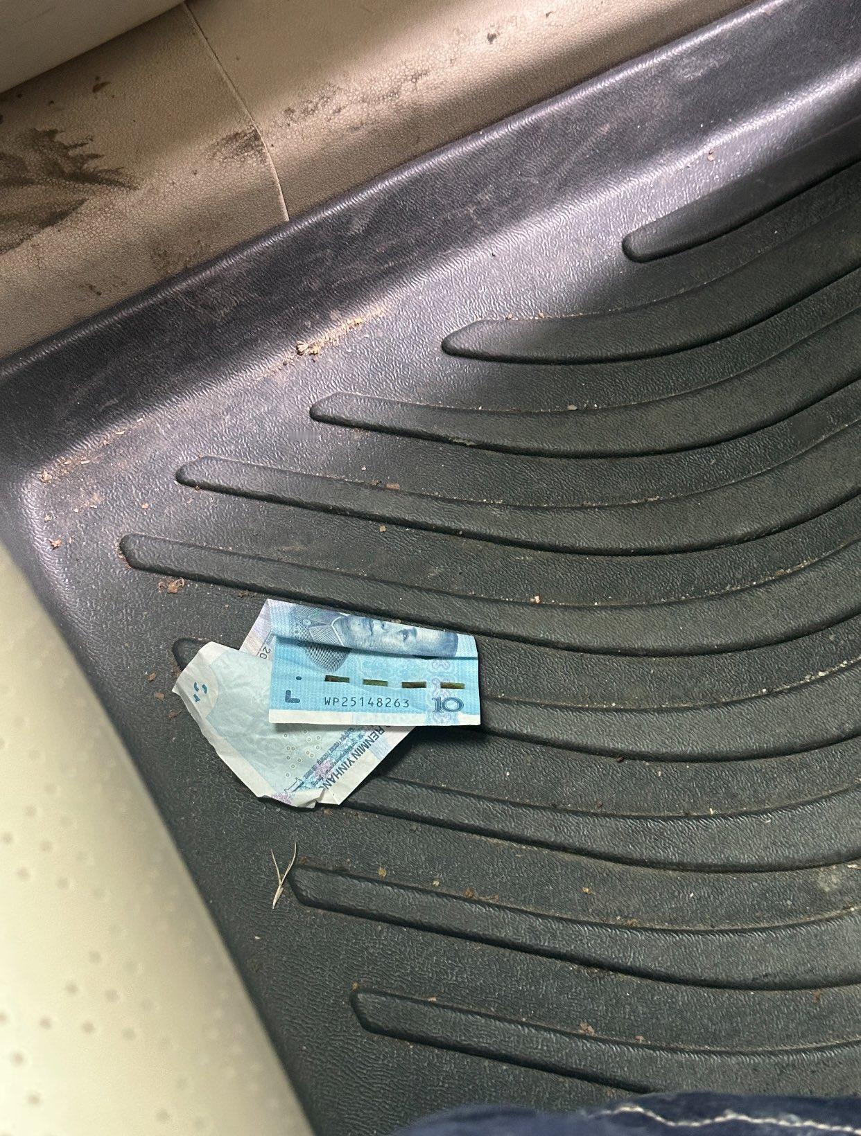 你们先走，我要系下鞋带。