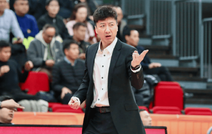 四川男篮分享昨日赛场图集: 全队末节惊艳表现险翻盘