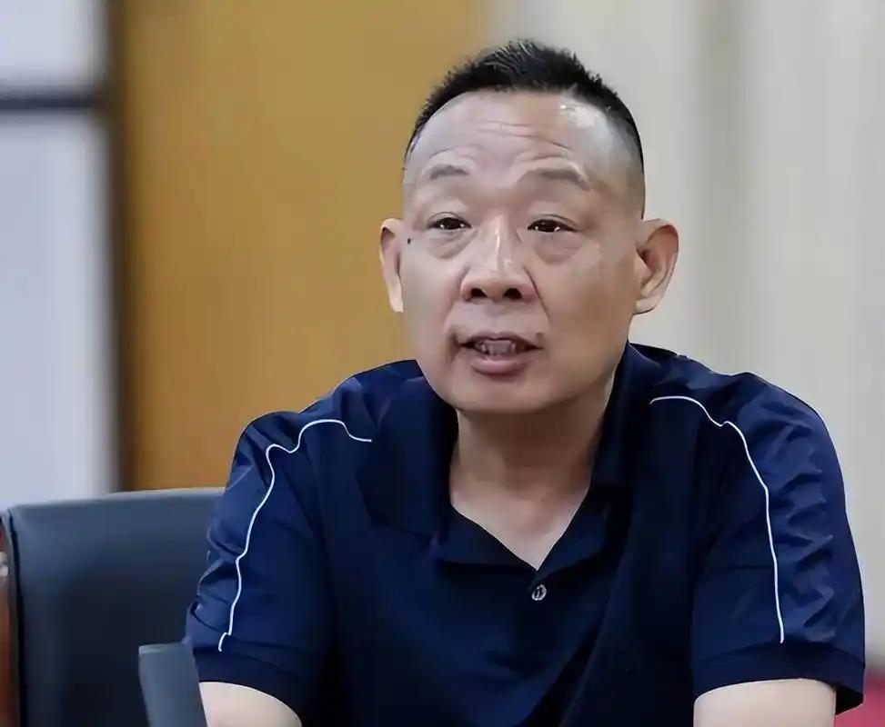从整治公共饮水私占到管理层大调整，褪去极致包容的胖东来，正在重构良性商业
