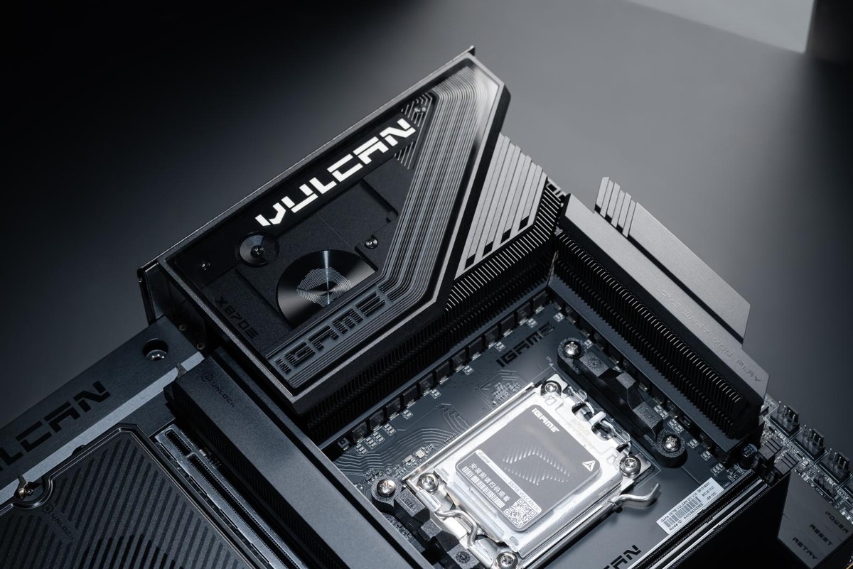 新势力、颜值高、堆料猛! 七彩虹X870E火神主板测评