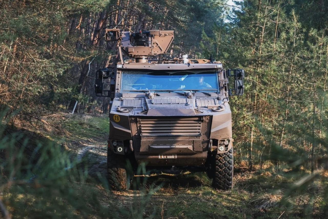 专门装备了比利时步兵学校的FNHerstal（埃斯塔勒国营工厂）遥控炮塔。