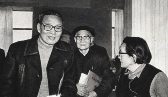 1958年，沈醉去天安门参加阅兵仪式，看见毛主席身边站着的女人，吓得他当场差点魂