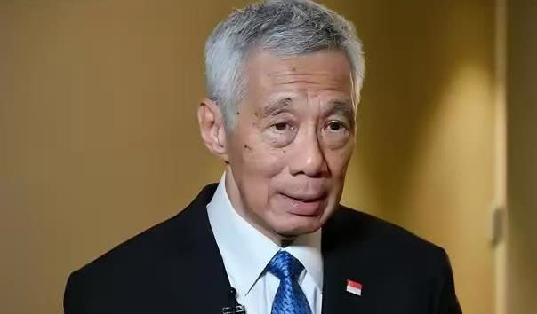 新加坡之所以开始反华有历史原因迁居到外国的华人基本分为两类，一类是生活所迫，