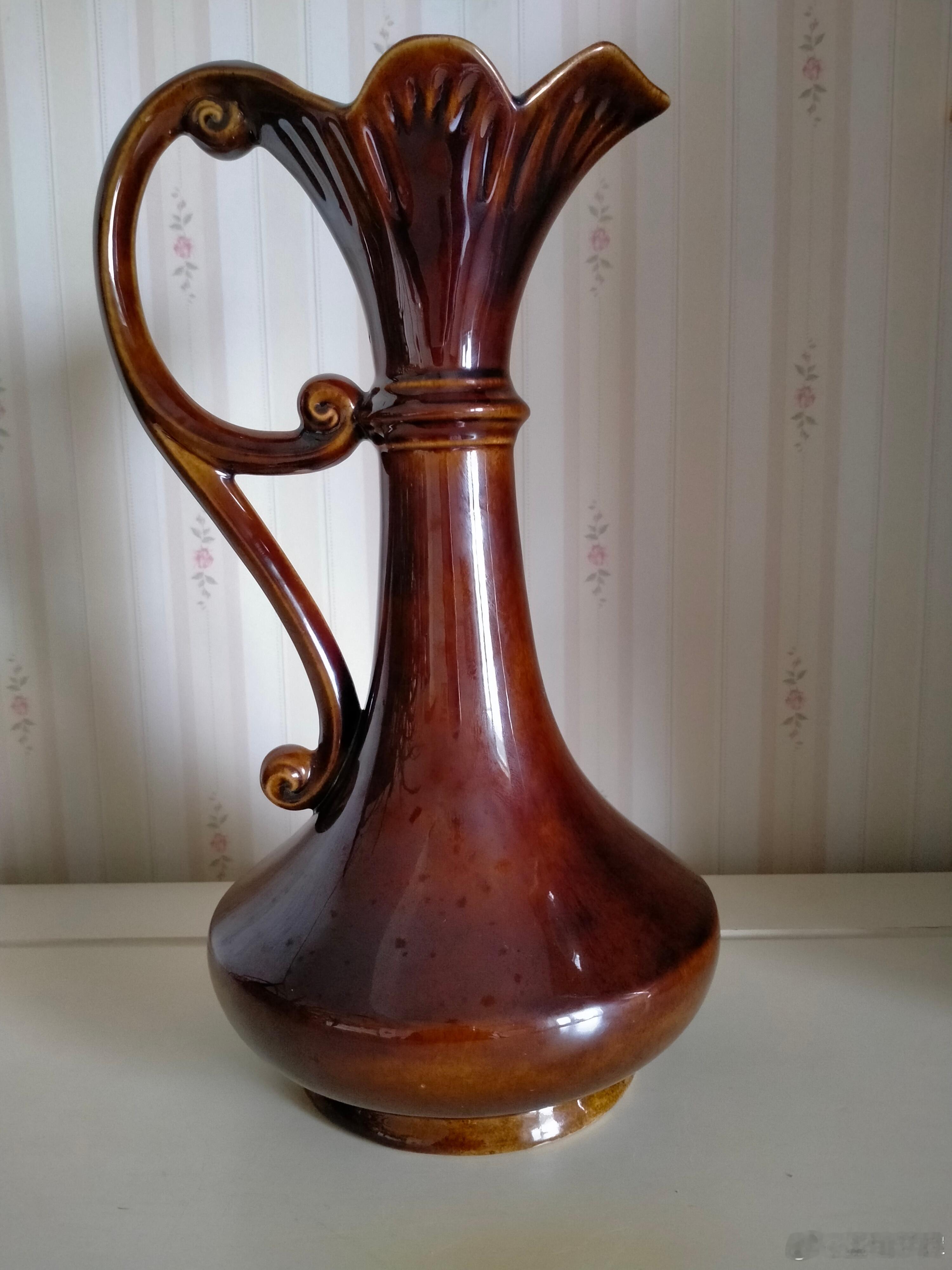 每周鉴赏收藏精品之北宋钧窑酱釉花口单柄壶在收藏中，名窑口中的稀有