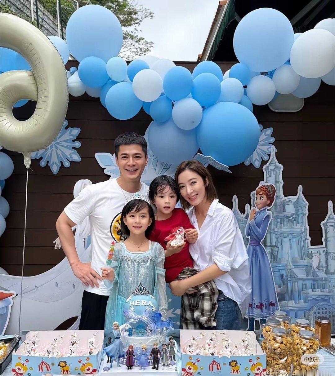 杨怡的女儿基因王者啊，把爸妈的优点都继承了，美到像ai，发现她儿子颜值也很高，遗