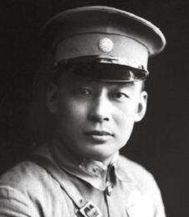 1962年2月10日，蒋介石探望病重的胡宗南，胡宗南泪流满面，说：”这里（台湾）