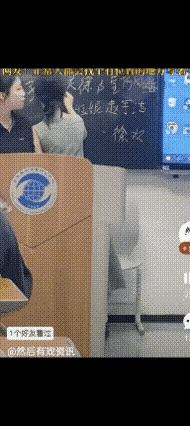 无语！安徽安庆大一新生签名，把名字直接盖在同学名字上！明明王亚妮签名下方一片