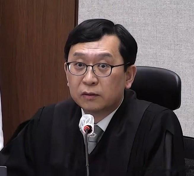 逆天反转！铁血审判长强势定罪尹锡悦，与金建希判决彻底割裂7月13日，韩国政坛