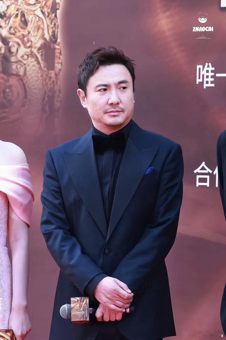 董子健没戏可拍，我接受，胡歌没戏可拍，我也接受，唯独有他没戏可拍，我接受不了，这