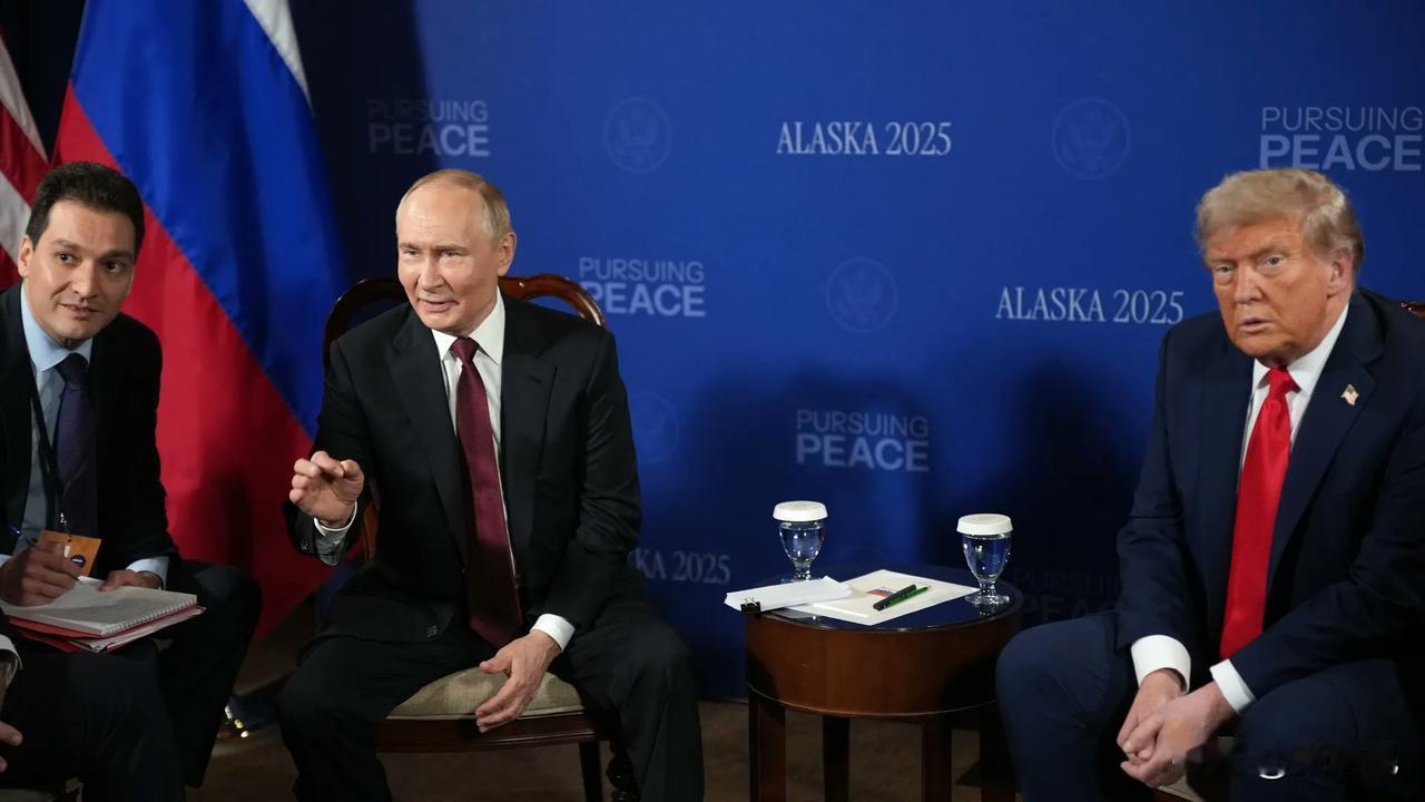 美媒POLITICO今天报道：特朗普政府认为，通过改善与俄罗斯的关系来结束乌克兰