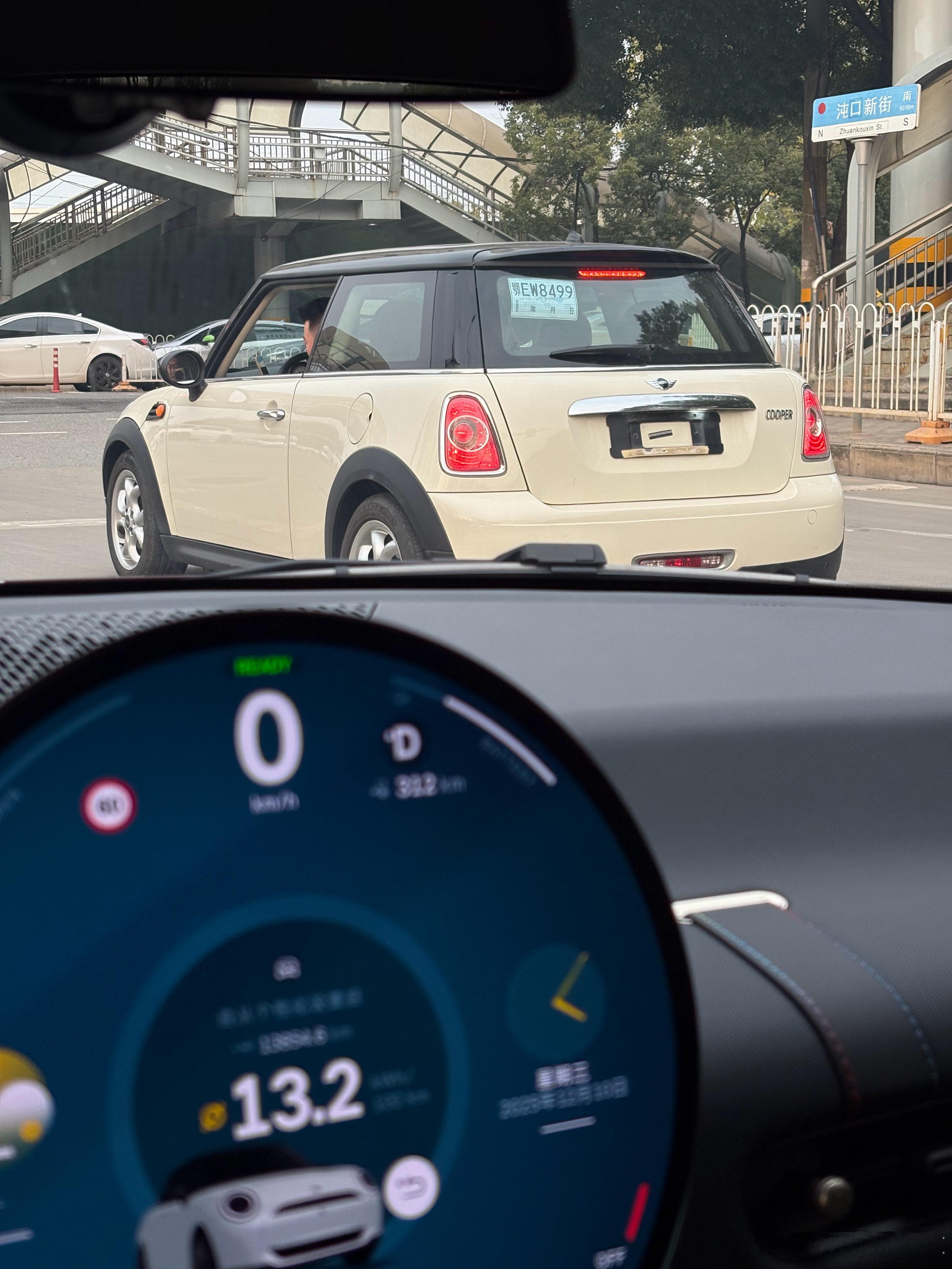 一口气买两台mini一电一油均为三门版武汉