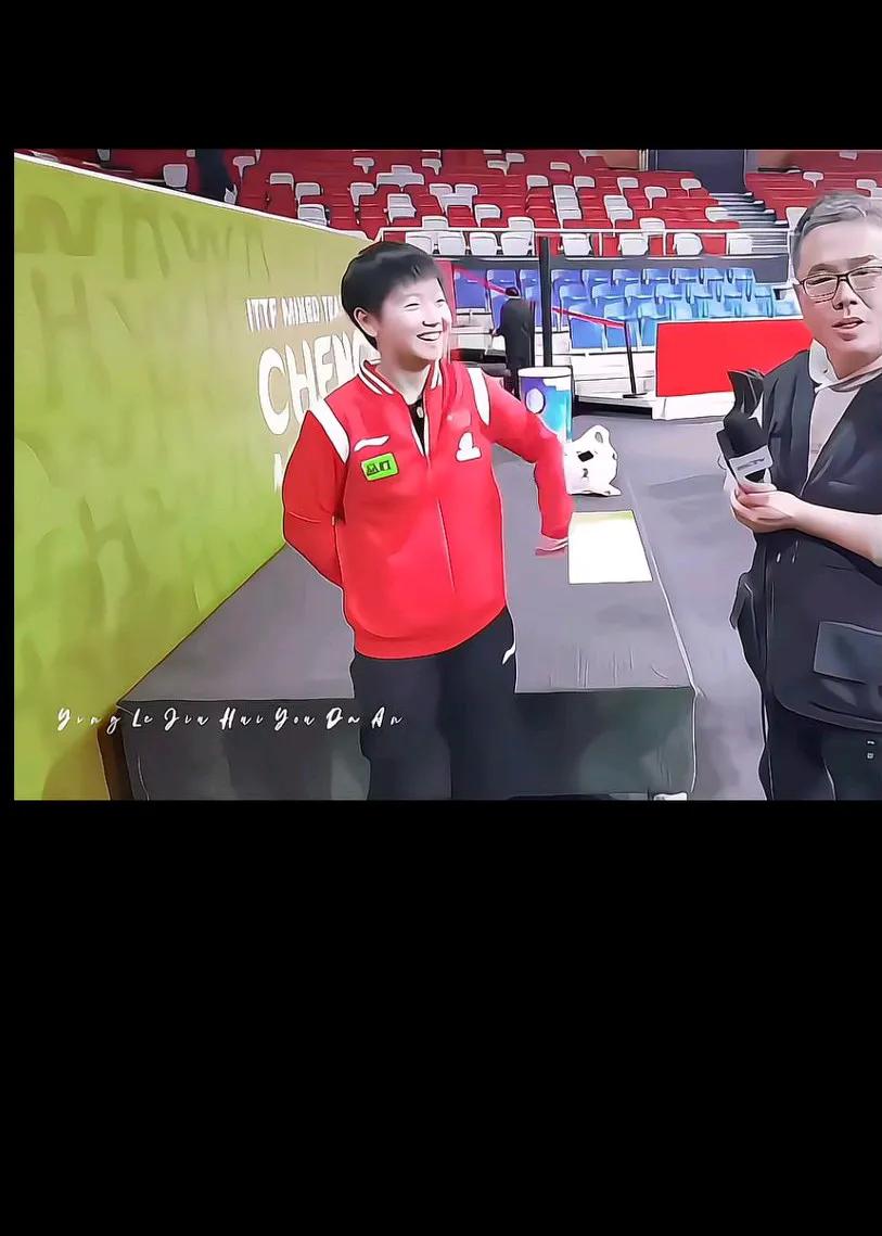 莎莎的葡萄眼都笑没了[捂脸哭]这是她李叔么？莎莎的笑可以治愈世间一切烦恼