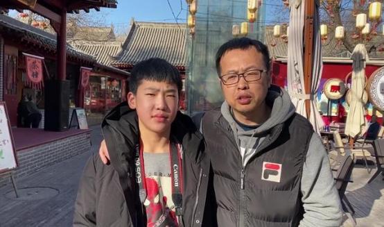 “假我给你请好了，收拾行李跟我去旅游！”这才是教育的意义！2020年，丹东一名初