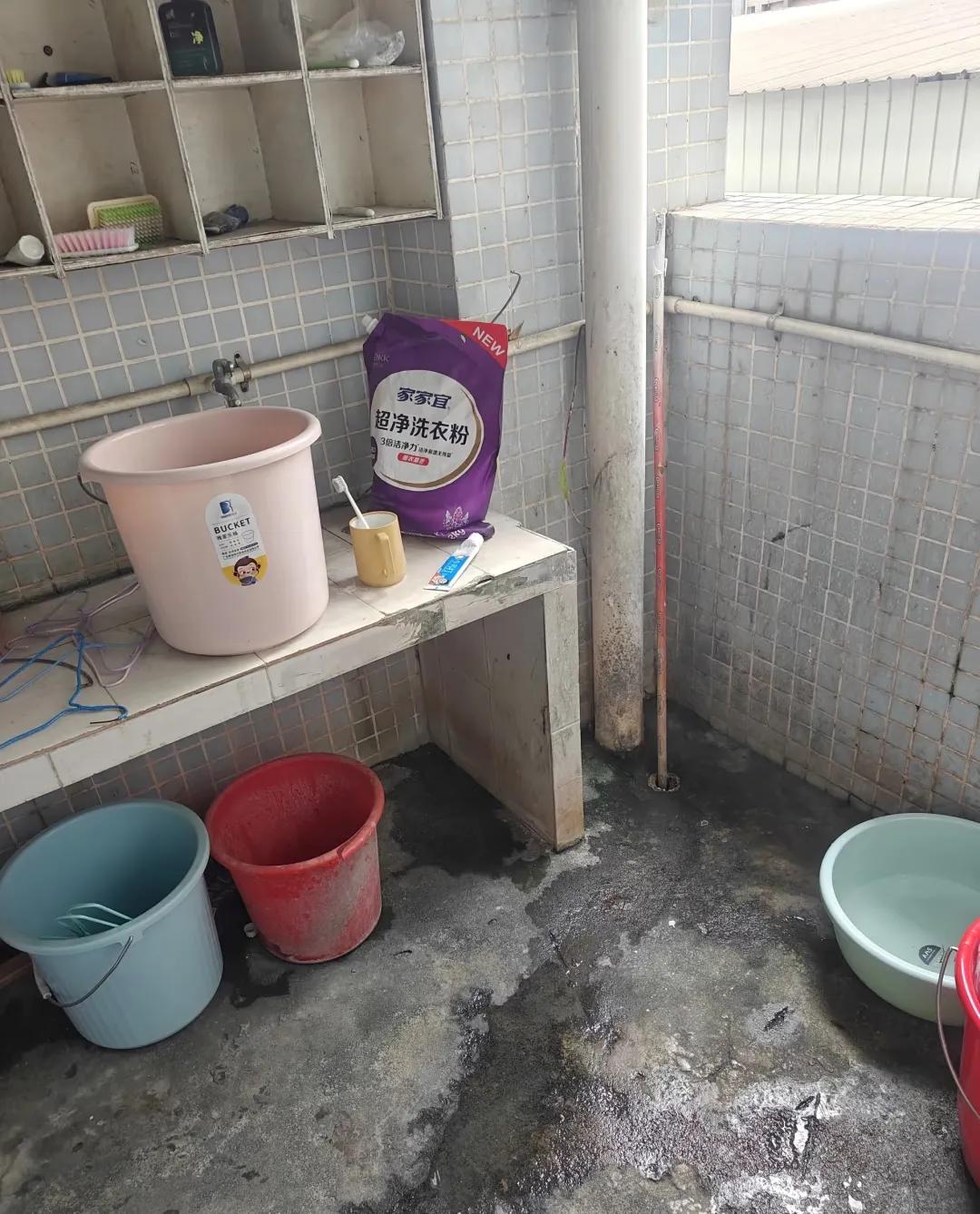 新招了50个新员工，新员工所有入职手续办完后分配住宿，有26个新员工看到住宿这环