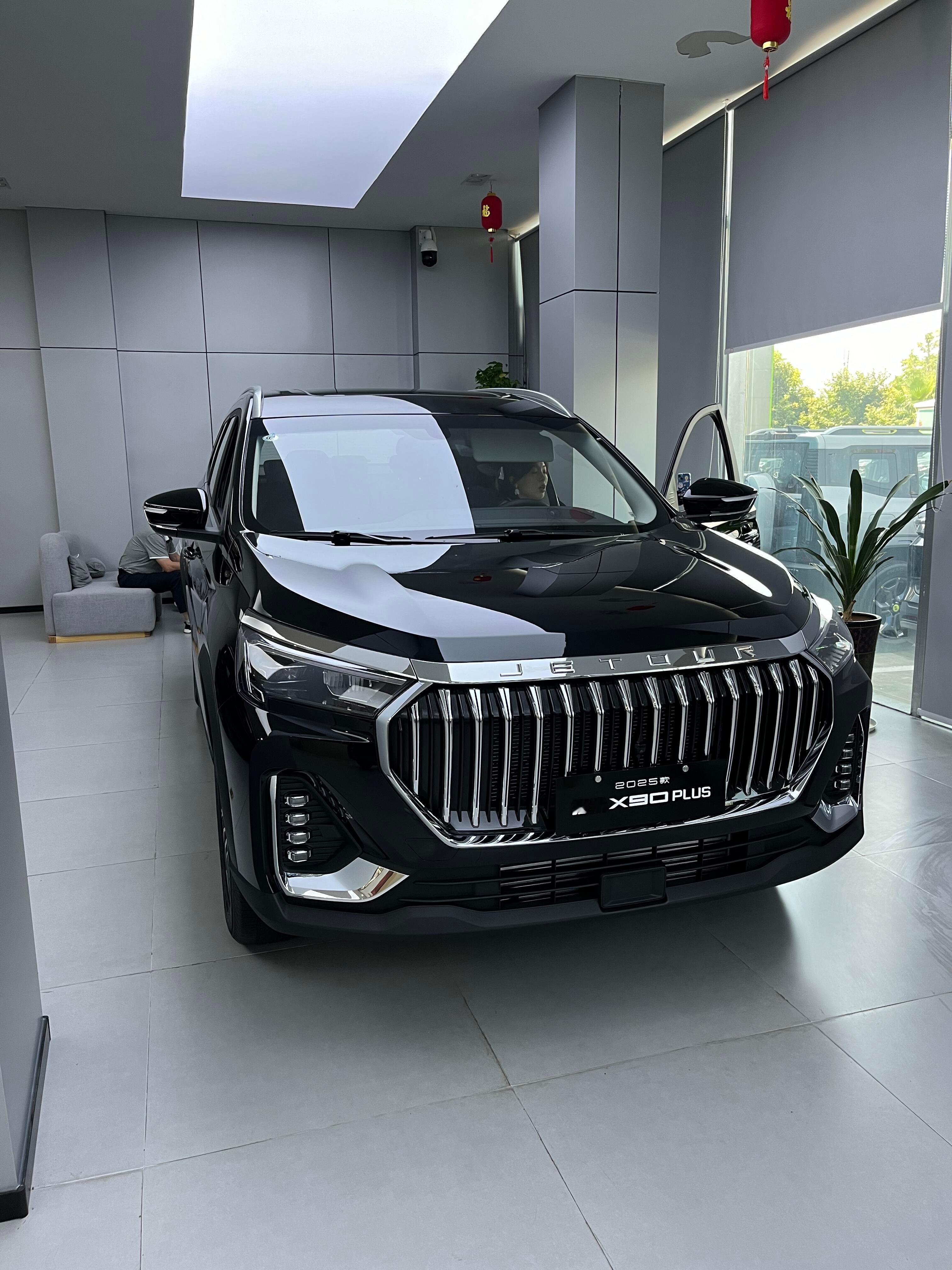 二排独立座椅太舒服了，家里人都说坐这车像坐大沙发，MPV的享受它也能给。