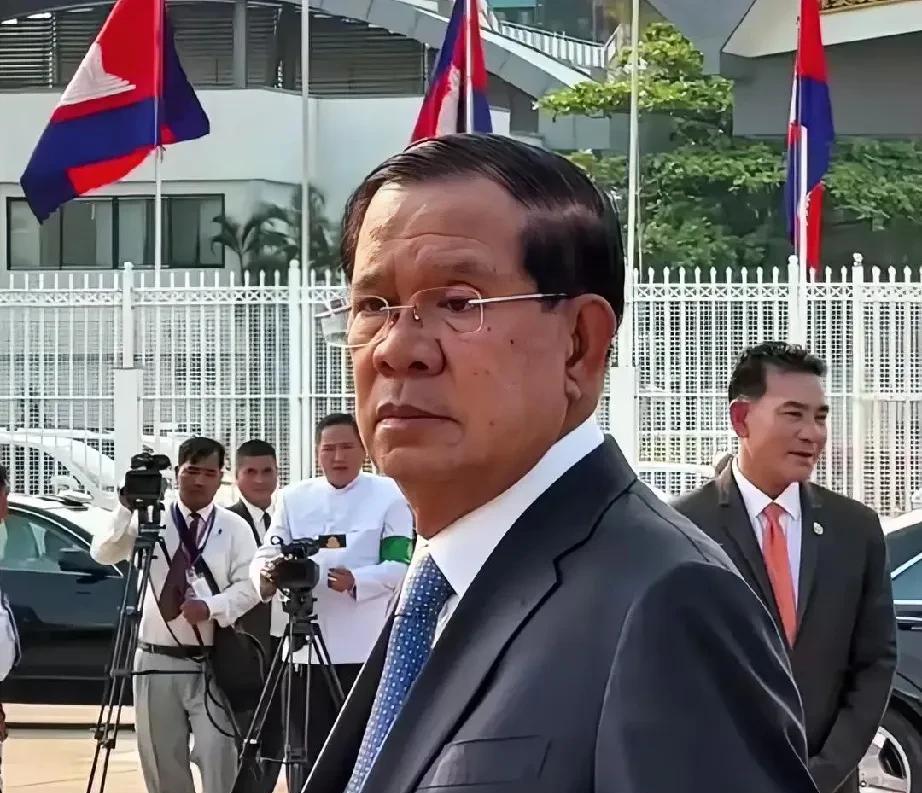 泰王这步棋下的太绝了洪森被狠狠的上了一课要说厉害还是泰王会玩，这波操作看似退让实