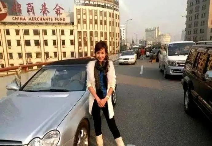 封高架桥24小时，就为拍57秒的戏。2014年冬，《爱情公寓4》剧组为一场