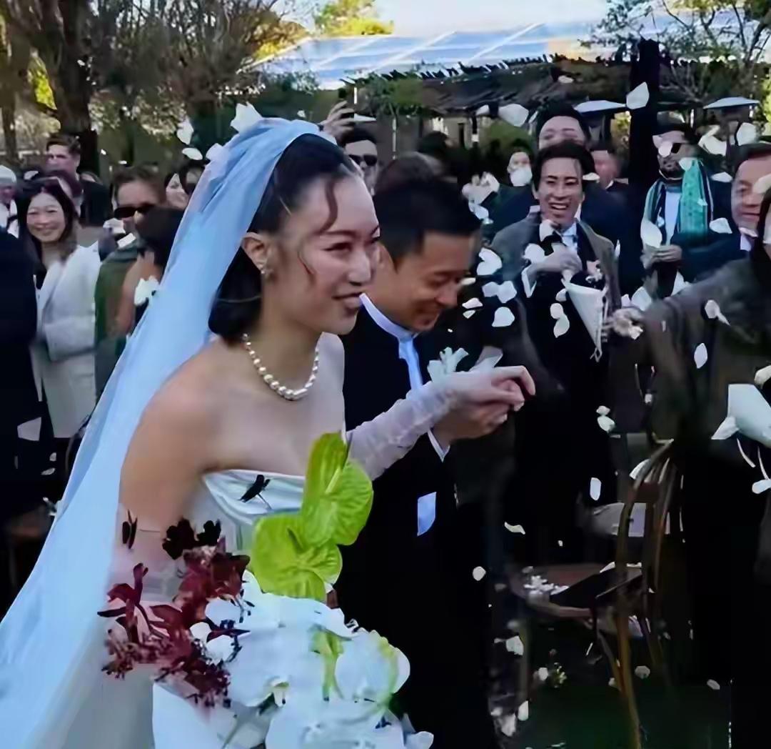霍启仁婚礼人少就代表不受宠？可别被表面迷惑啦！人家这场婚礼藏着的暖心细节甜