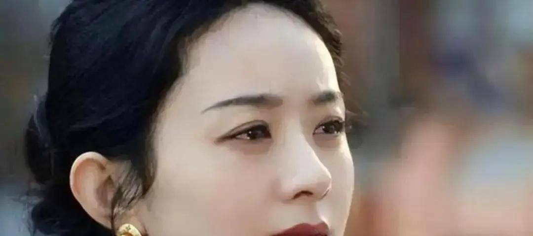 赵丽颖的新广告简直让我惊掉下巴。这还是那个甜美的圆脸颖宝吗？高清镜头下，她的