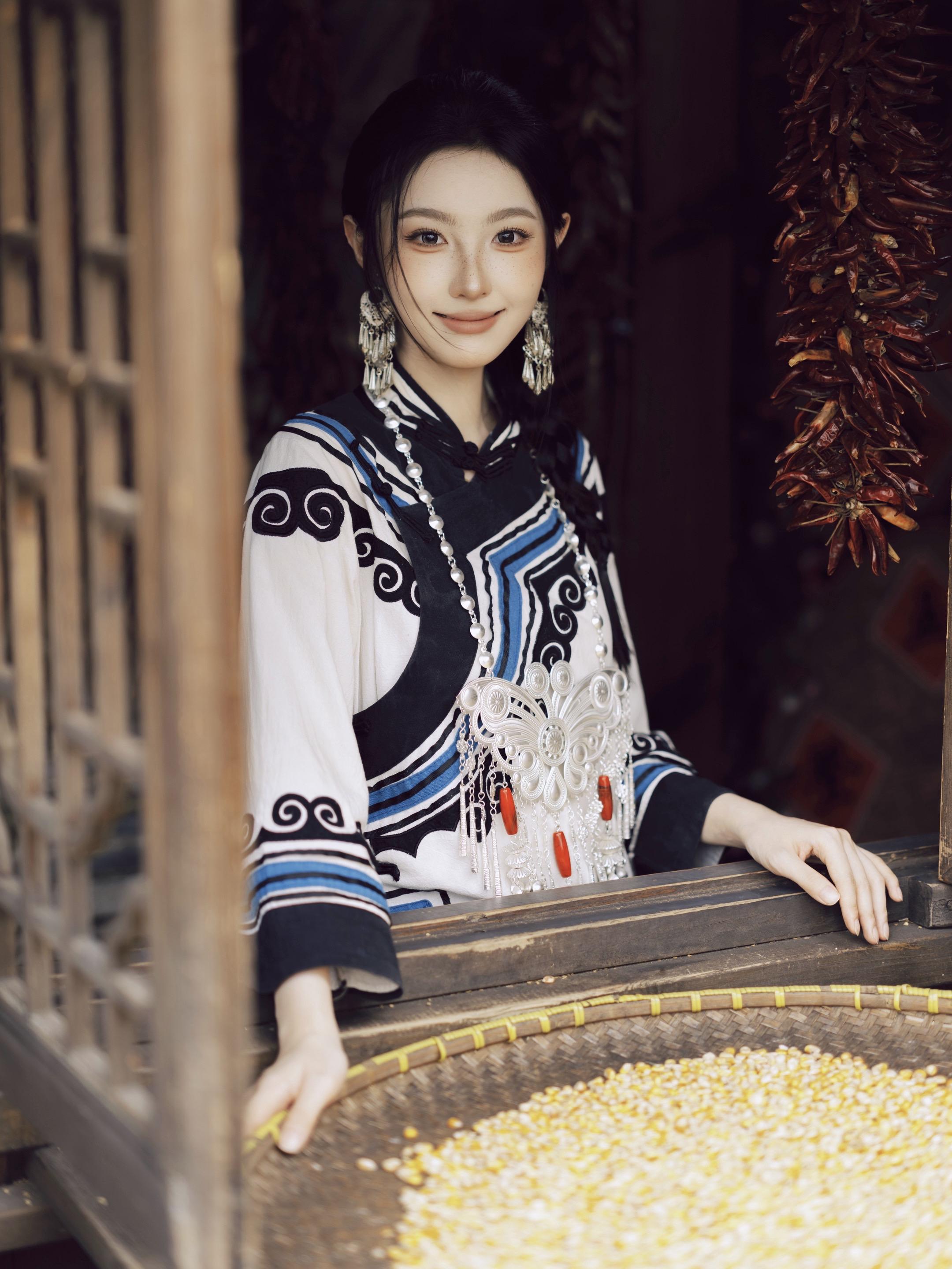 我在篁岭拍的民族写真。