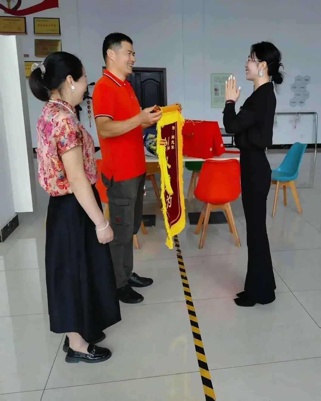 浙江金华救人后续来了！被救女孙珉悦丈夫捐资20万元修建涉险水域防滑步道！近日，