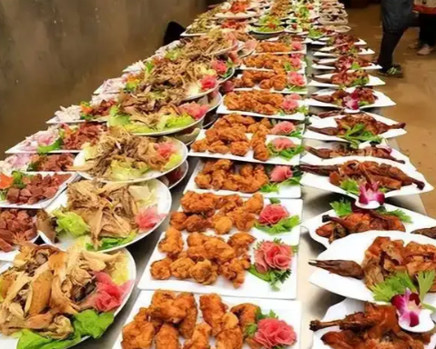 “不要脸的天花板！”浙江，一男老板嫁女儿大摆252桌宴席，每桌28道硬菜，邀请3