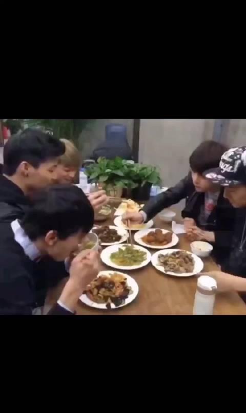 肖战超话谁录就打死谁，这也太霸道了吧，哈哈哈哈​​​