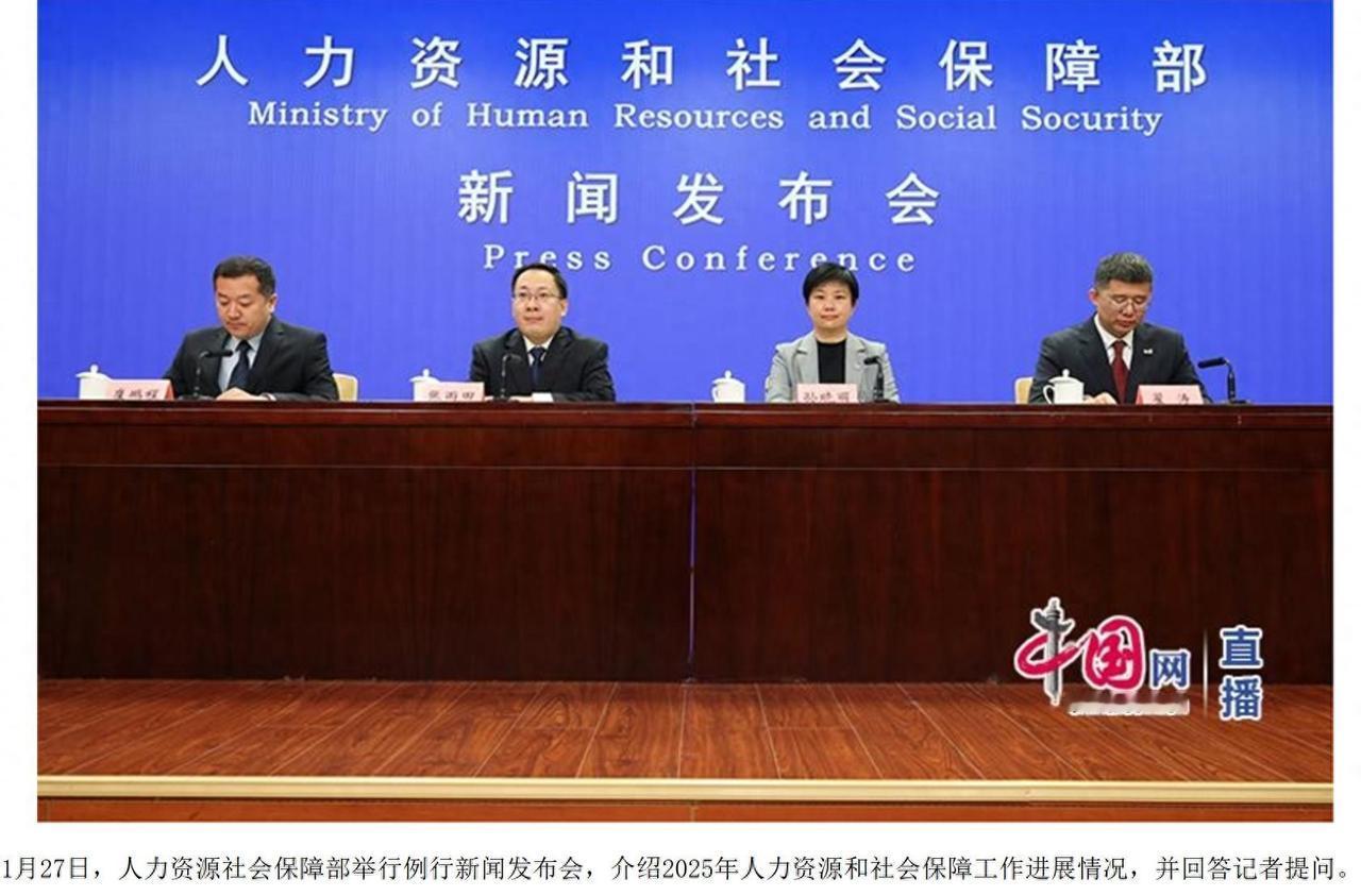 养老金低于3000元的人注意！2026年人社部重磅消息来了，这次调整能补1000