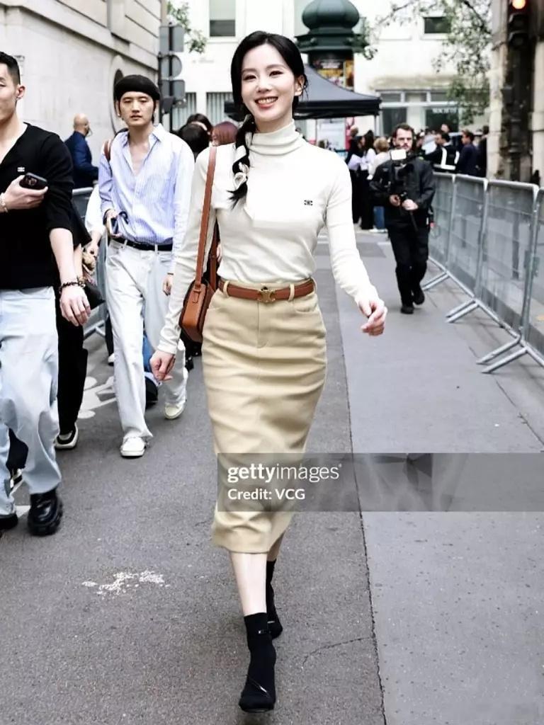 以前不理解刘诗诗为什么时尚资源好，今天刷到Celine大秀的图，突然就顿悟了！我