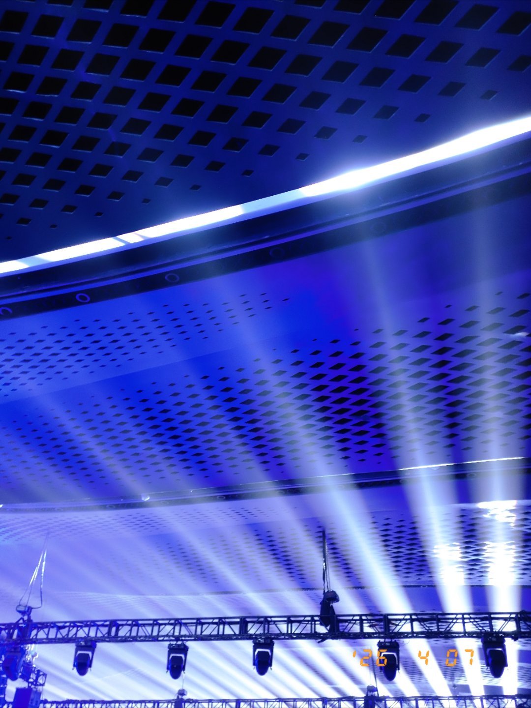 芒格一生的财富曲线：30岁(1953)：离婚，债务缠身，财富归零38岁(1962