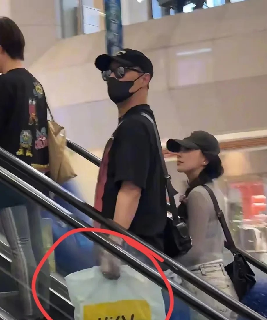 汪峰给所有的男士上了一课，没有哄不好的女友，只有不肯陪女友逛街，不给她们买礼