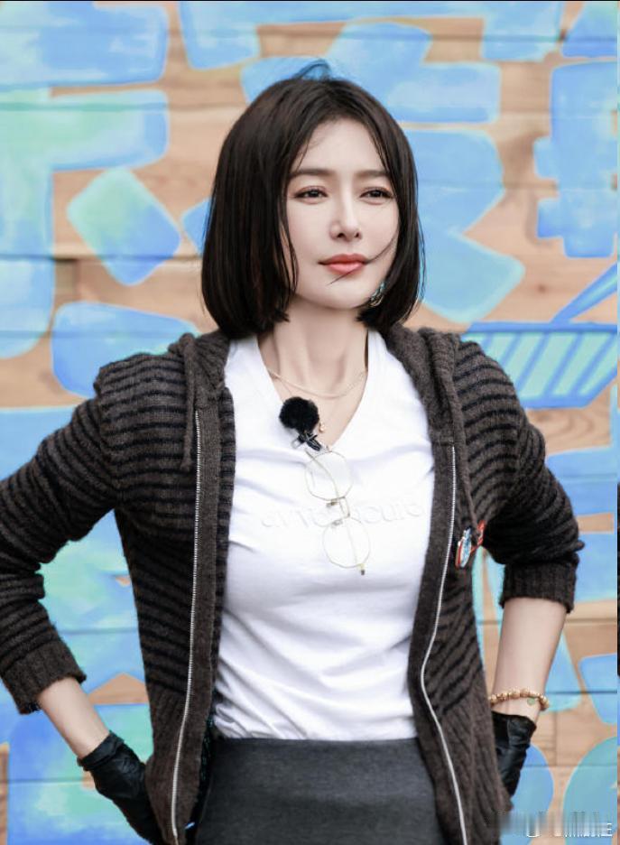 秦岚的状态比20多岁的小女孩还好