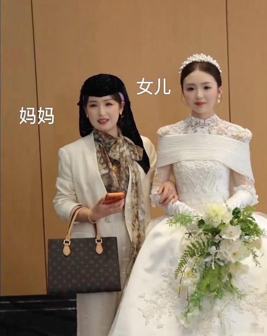 新娘的妈妈才32岁，回族人好漂亮。
