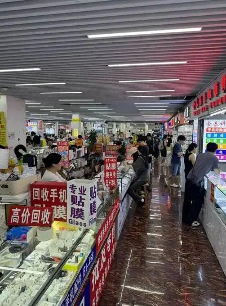 你当破烂卖掉的旧手机，竟有人翻新后当抢手货卖！以前总以为，街边收手机是为了提炼“