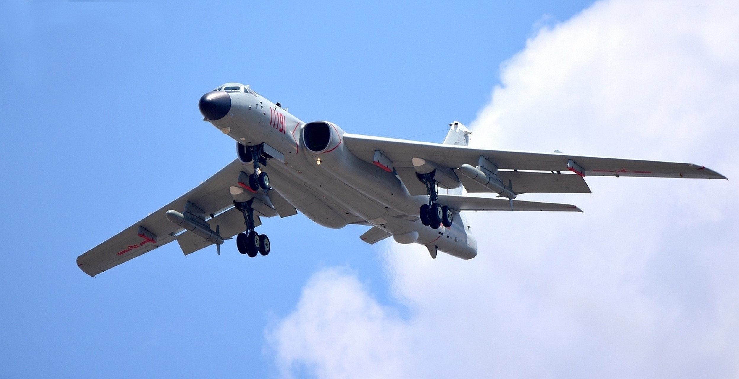 菲律宾慌不慌?轰-6K携“航母杀手”鹰击-21空降<em>永暑岛</em>,这回真的“东风快递”要来了?