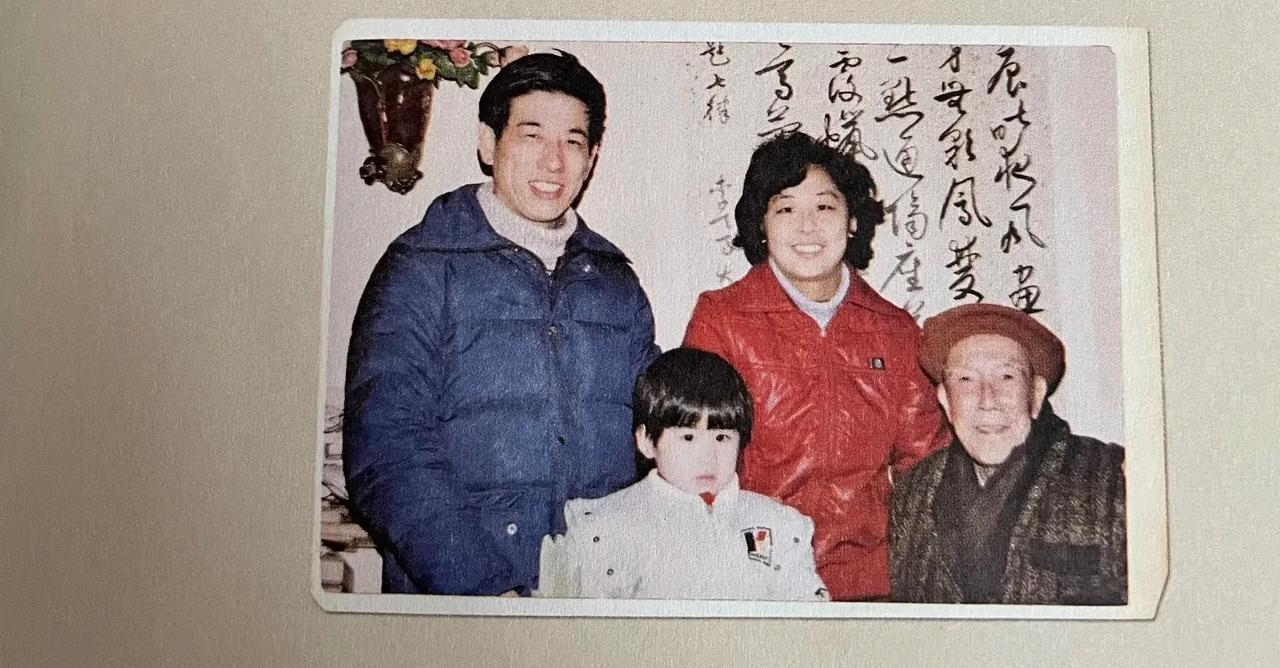 真是搞不懂，父母普普通通，居然生出了黄圣依这么漂亮的女儿。黄圣依刚出道时最
