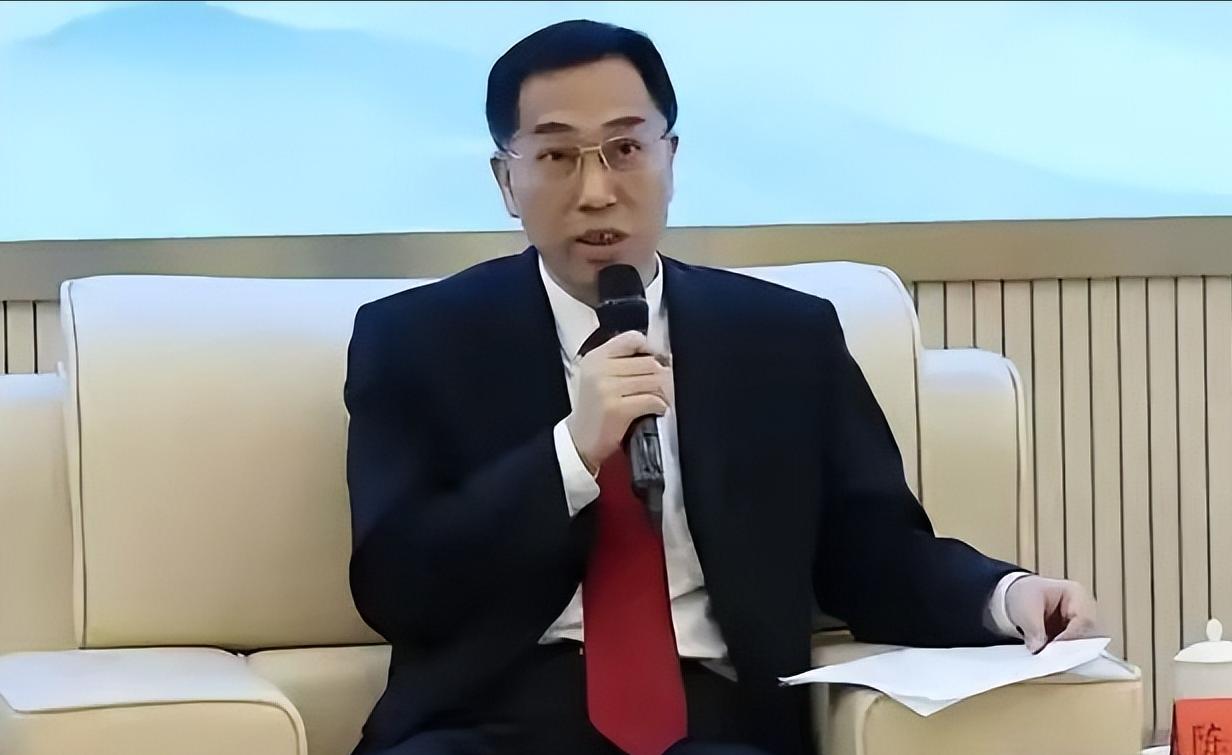 直戳国门安全的痛点！有学者建议所有持留学、工作签证入境的外籍人员，落地中国机场后